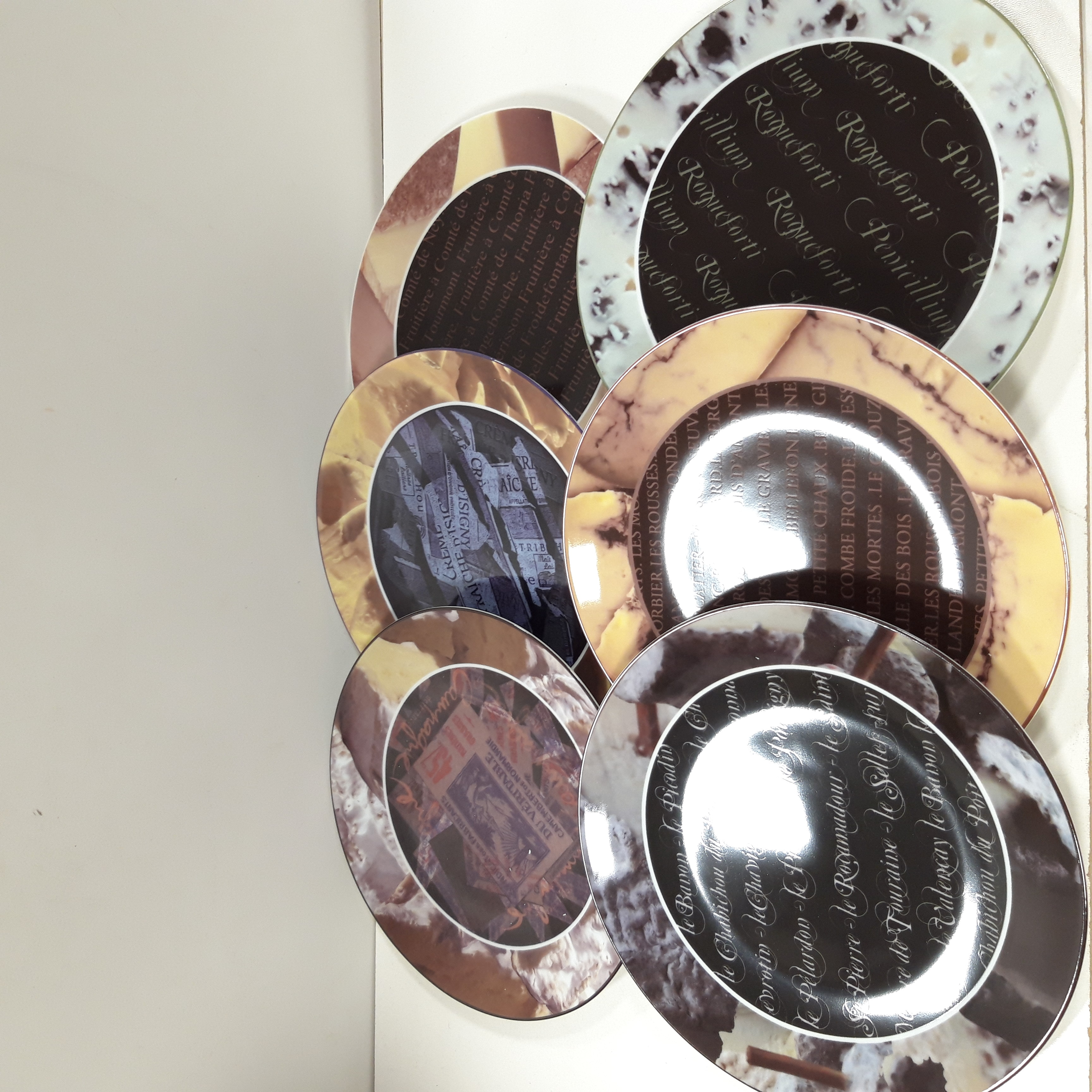 Coffret de 6 assiettes à fromage, Deshoulières, design Gilbert Michaud Comme neuf - Vue 2 - 